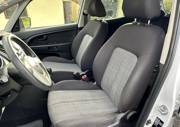 Kia Venga cena 26400 przebieg: 126000, rok produkcji 2010 z Pyskowice małe 596